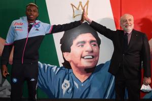 7500万离队那不勒斯2020年花7890万购得奥斯梅恩，为队史标王