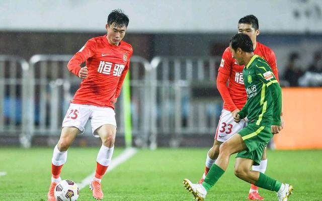 星空体育平台-京粤强强对话变全华班对决 寒夜里目送泰山问鼎